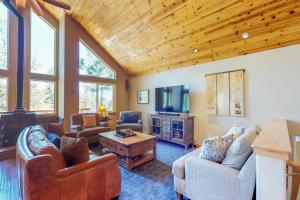 Μια τηλεόραση ή/και κέντρο ψυχαγωγίας στο Wooded Escape