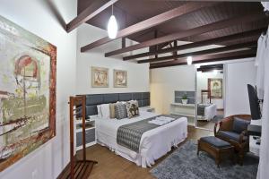 Ένα ή περισσότερα κρεβάτια σε δωμάτιο στο Praia do Estaleiro Guest House