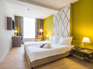 Postel nebo postele na pokoji v ubytování Hotel Au Quartier