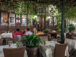 Restaurace v ubytování Hotel Au Quartier