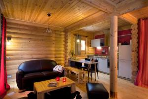 a living room with a couch and a kitchen at Chalet Ana & SPA in Les Angles