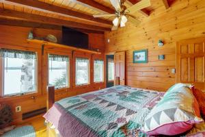 Postel nebo postele na pokoji v ubytování Split Rock Cottage