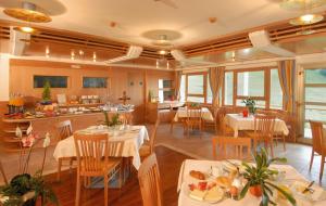 Restoran ili neka druga zalogajnica u objektu Hotel Ortler