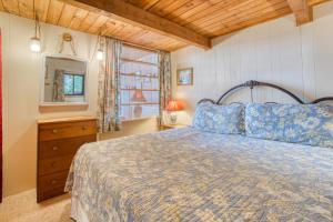 Llit o llits en una habitació de Rocks Cabin