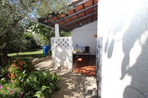Ogród w obiekcie Apartments Saša - pets friendly!