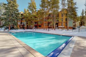 Πισίνα στο ή κοντά στο Mountainwood 303