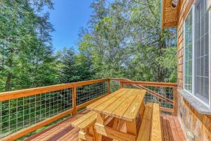 Φωτογραφία από το άλμπουμ του Camano Writer's Cottage σε Indian Beach
