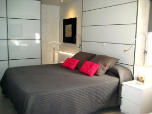 Posteľ alebo postele v izbe v ubytovaní Lacy Golf Apartments