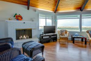 a living room with a tv and a fireplace at The Octagon on the Beach in Seaside