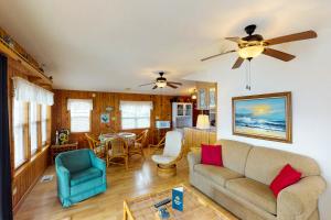 Posezení v ubytování Long Island Village Unit 214