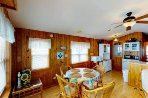 Kuchyň nebo kuchyňský kout v ubytování Long Island Village Unit 214