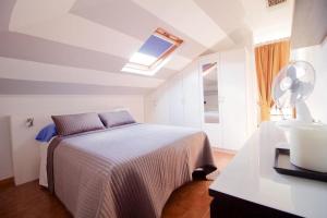 Posteľ alebo postele v izbe v ubytovaní Lacy Golf Apartments