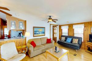 Posezení v ubytování Long Island Village Unit 214