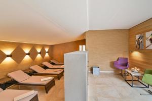 Istumisnurk majutusasutuses Hotel Garni Sursilva