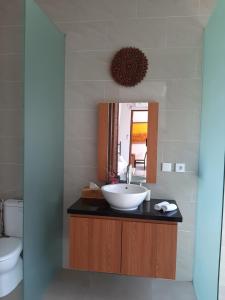 Ein Badezimmer in der Unterkunft The Satya Villa