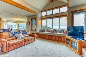 a living room with a couch and a tv at Agate Beach Haven - 4 Bed 4 Bath Vacation home in Bandon in Bandon