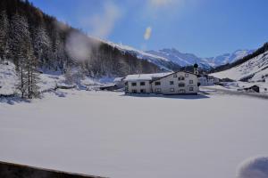 Haus Gstrein im Winter