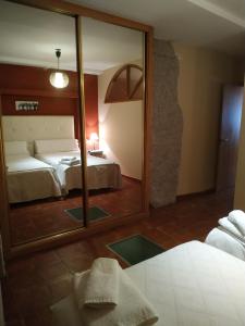 Łóżko lub łóżka w pokoju w obiekcie Apartamentos Arribes la Corredera