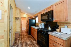 Gallery image of O'Connell's RV Campground Deluxe Park Model 38 in Inlet
