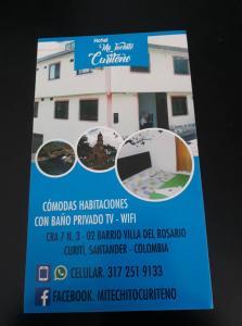 un panneau pour un bâtiment avec trois photos dans l'établissement Mi Techito Curiteño, à Curití