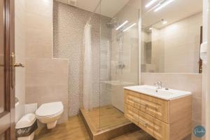 Ein Badezimmer in der Unterkunft Farkas Panzió