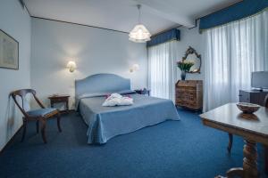 Postel nebo postele na pokoji v ubytování Hotel La Meridiana + 138 fotografií