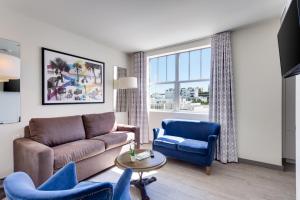 A seating area at Clinton Hotel South Beach