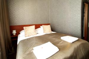 Łóżko lub łóżka w pokoju w obiekcie Hotel Roudna