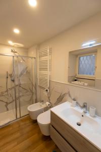 A bathroom at Center Loft Apartment