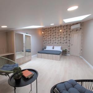 Posteľ alebo postele v izbe v ubytovaní Two-Bedroom Apartment near Forum Lviv