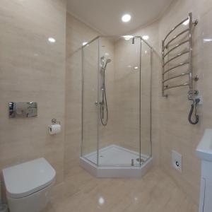 Kúpeľňa v ubytovaní Two-Bedroom Apartment near Forum Lviv