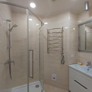 Kúpeľňa v ubytovaní Two-Bedroom Apartment near Forum Lviv