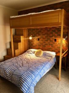 מיטה או מיטות בחדר ב-Beltie Park Homestead