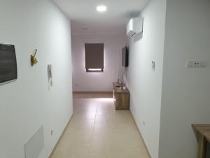Televízia a/alebo spoločenská miestnosť v ubytovaní Edificio Bentejui 1