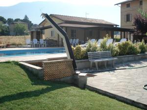 Bazén v ubytování Bed & Breakfast Ciancaleoni nebo v jeho okolí