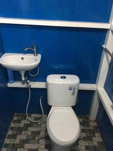 Koupelna v ubytování Arut Riverside Guesthouse