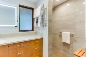 Ένα μπάνιο στο Sleeping Raven Woodland Retreat +27 φωτογραφίες