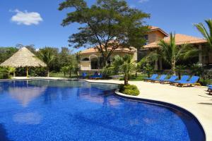 The swimming pool at or close to Ocotal Beach Club Hotel 2