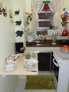 a kitchen with a counter with dishes on it at Excelente Apartamento Copacabana in Rio de Janeiro