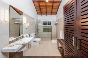 Ένα μπάνιο στο Amethyst Resort Passikudah