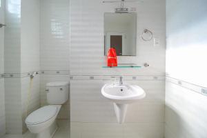 Phòng tắm tại Anh Ngoc Hotel