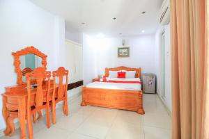 Łóżko lub łóżka w pokoju w obiekcie Anh Ngoc Hotel