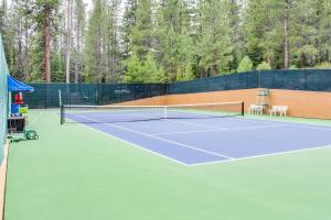 Tennis- og/eller squashfaciliteter på Northstar Ski Trails eller i nærheden