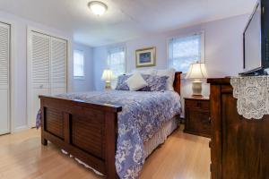 A bed or beds in a room at Island Sanctuary