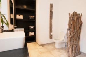 Ein Badezimmer in der Unterkunft Seminyak Villa