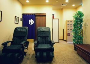 Posezení v ubytování Hotel Route-Inn Mikawa Inter