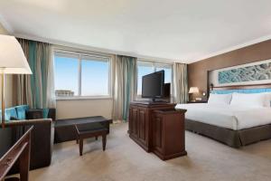 Postel nebo postele na pokoji v ubytování Wyndham Grand Kayseri + 37 fotografií