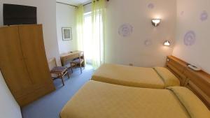 Televisyen dan/atau pusat hiburan di Hotel Alberello