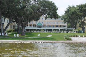 a large building next to a body of water at Lakeside Inn on Lake Dora in Mount Dora +28 photos
