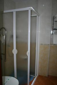 Ένα μπάνιο στο Apartamentos Mirasierra